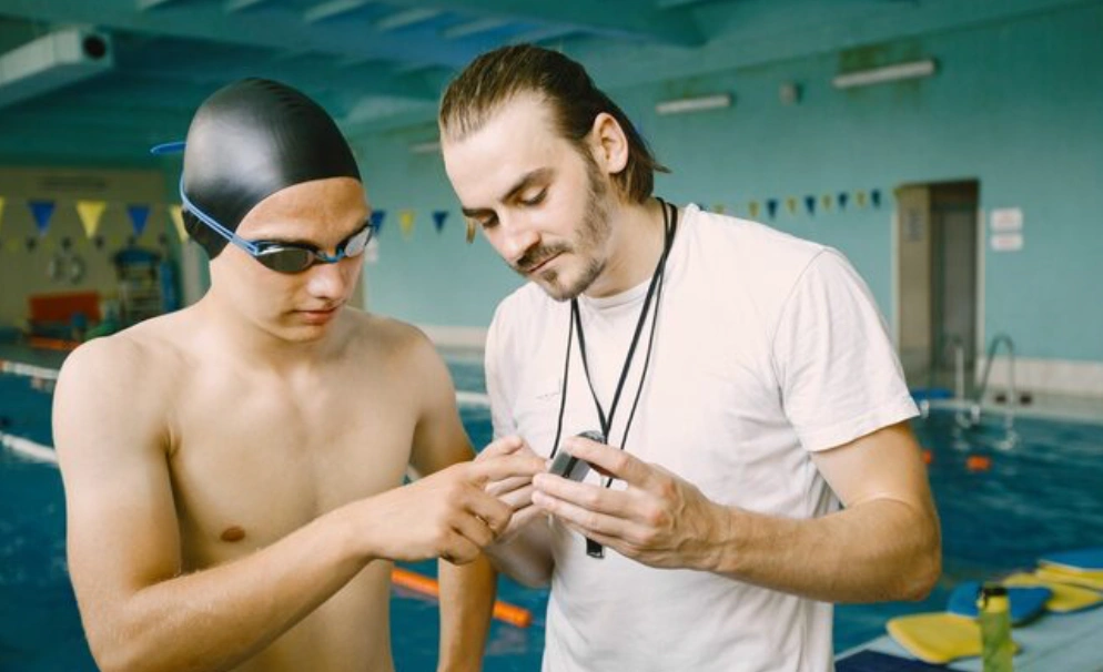 Как нанять персонал для десткого бассейна